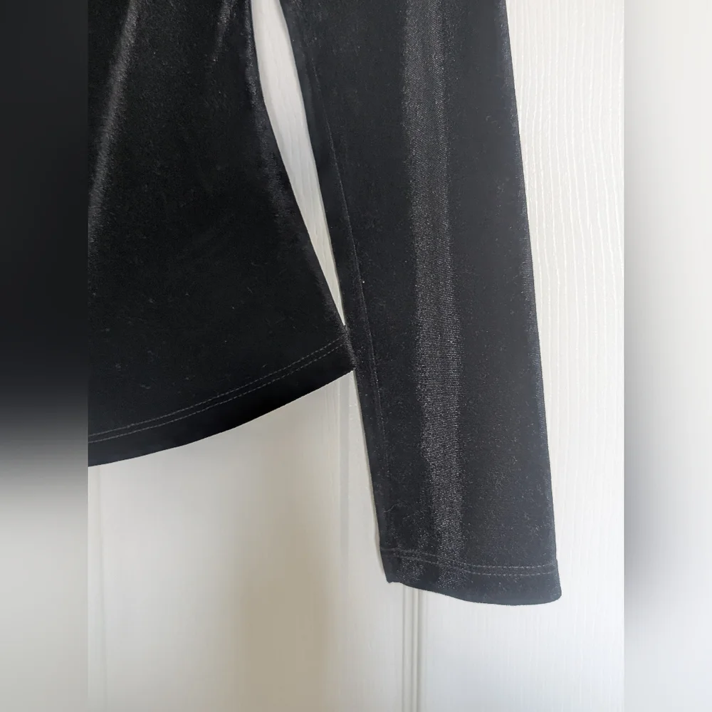 LAST CHANCE Le Chateau Black Velvet Top - Picture 7 of 11